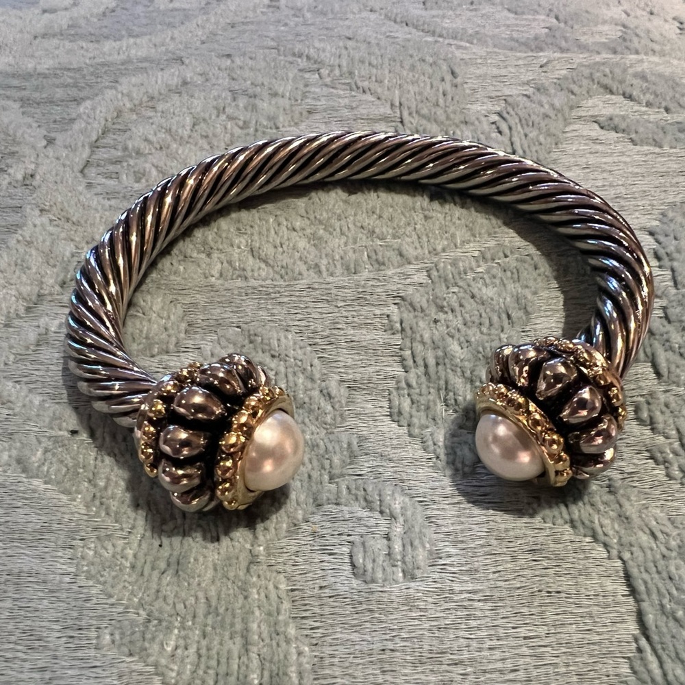 Pearl Bracelet (costume jewelry) and very well done!